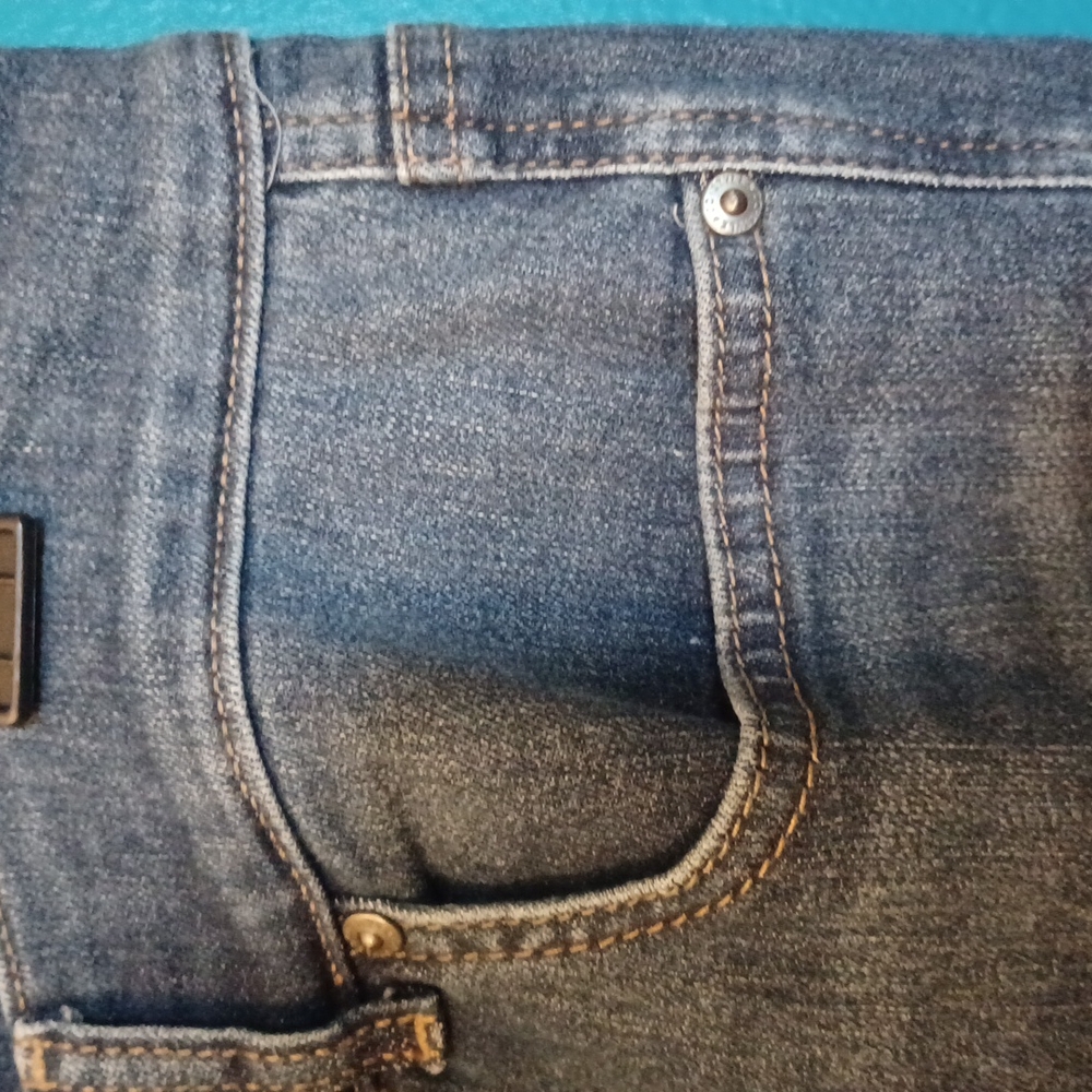 Style& Co denim Capri size 12. Cuffed bottom. New condition - Picture 5 of 9